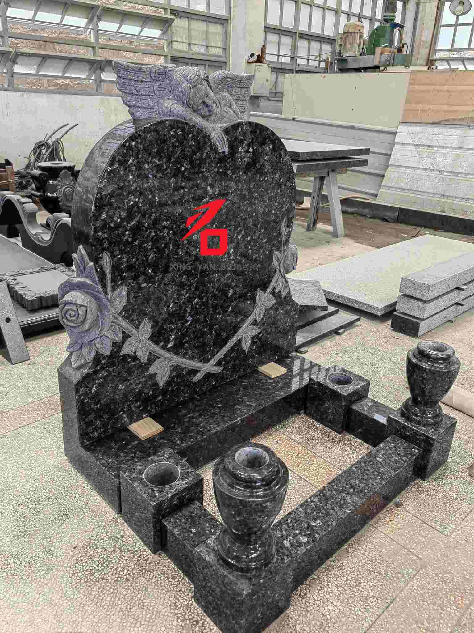 Μνημιακή επιτύμβια στήλη αγγέλου σε σχήμα καρδιάς από μπλε μαργαριτάρι